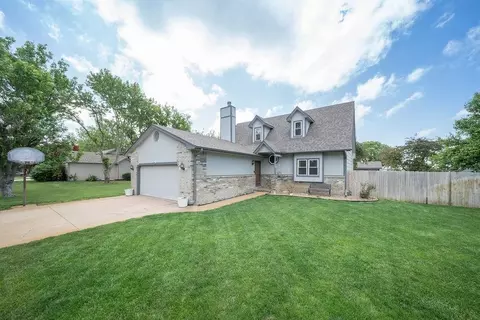 601 E Dover Dr, Valley Center, KS 67147