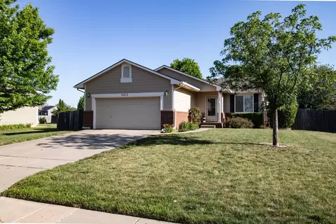 2212 E Carriage Dr, Derby, KS 67037