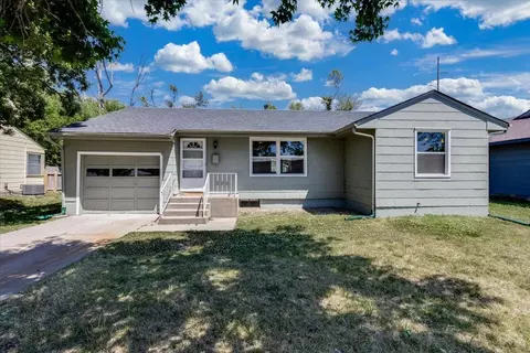 520 Harvey St, Halstead, KS 67056