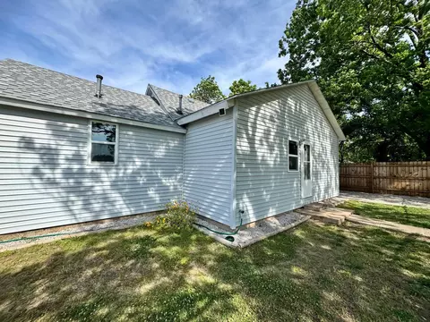 617 N Washington St, Belle Plaine, KS 67013