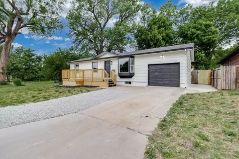 305 Central Ave, Newton, KS 67114