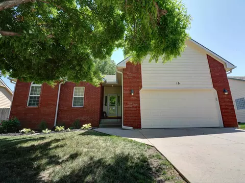 10 Kansas Ct, Newton, KS 67114