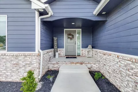 Exterior - 10913 W Cedar Ln, Maize, KS 67101 photo 4 of 9