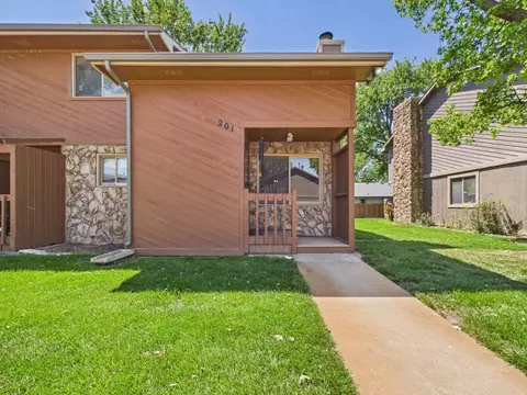 1530 N Smith Cir # 201, Wichita, KS 67212
