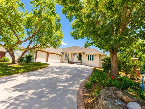 8253 E Oxford Ct, Wichita, KS 67226