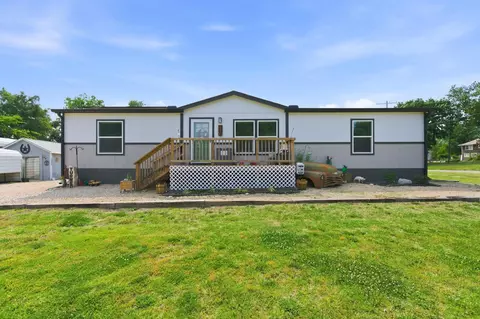 519 E 3rd St, Eureka, KS 67045
