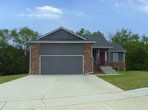 105 E Burlington Dr, Mulvane, KS 67110
