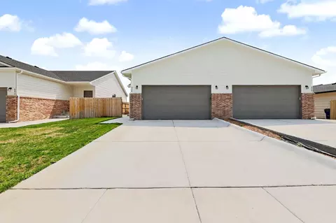 9269 E Fox Pointe, Bel Aire, KS 67226