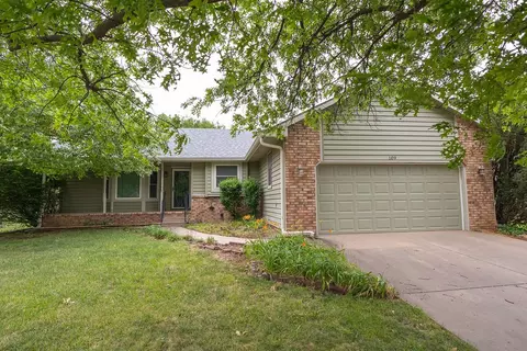 109 Maplewood, Mulvane, KS 67110