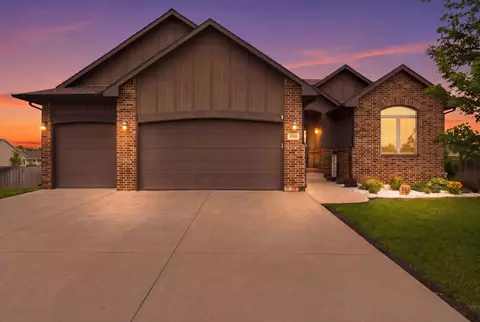 1943 N Walnut Creek Dr, Derby, KS 67037