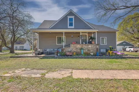 721 E 17th, Winfield, KS 67156