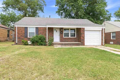641 S Apache Dr, Wichita, KS 67207