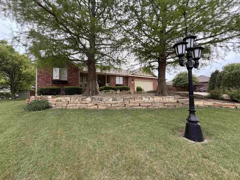 2808 Argonne Ct, Salina, KS 67401