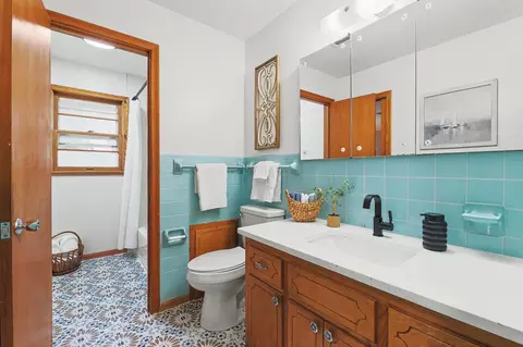Bath - 801 E Goeldner, Derby, KS 67037 photo 2 of 6