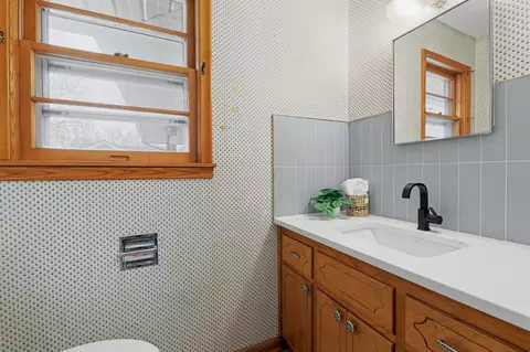 Bath - 801 E Goeldner, Derby, KS 67037 photo 1 of 6