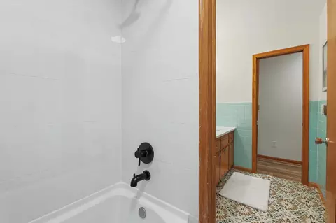 Bath - 801 E Goeldner, Derby, KS 67037 photo 4 of 6