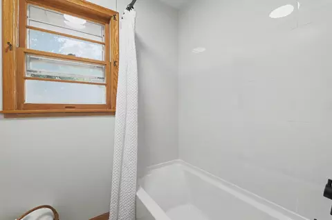 Bath - 801 E Goeldner, Derby, KS 67037 photo 3 of 6