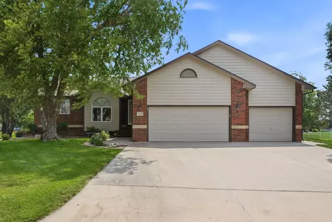 418 Streamside Ct, Clearwater, KS 67026