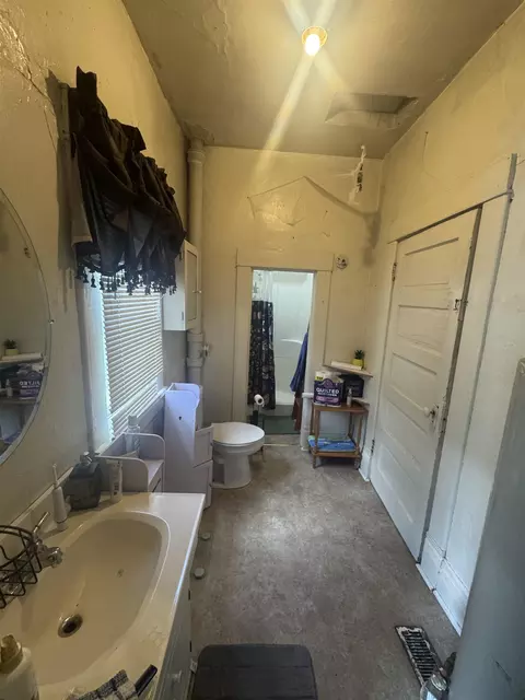 Bath - 618 E 9th, Winfield, KS 67156 photo 1 of 2