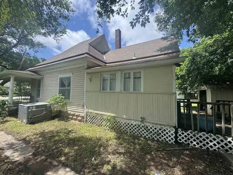 Exterior - 618 E 9th, Winfield, KS 67156 photo 4 of 6