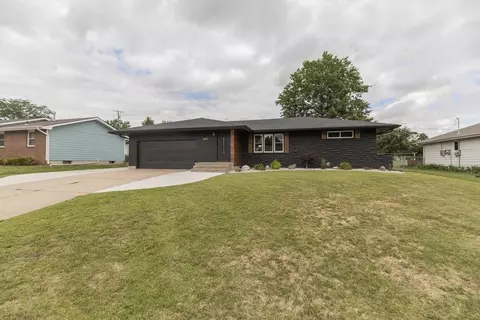 2013 Ruskin Rd, Salina, KS 67401