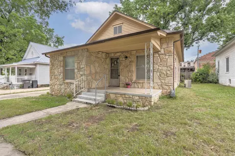 222 N 1st St, Arkansas City, KS 67005