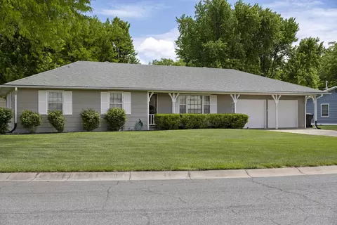 931 Trinity Dr, Newton, KS 67114