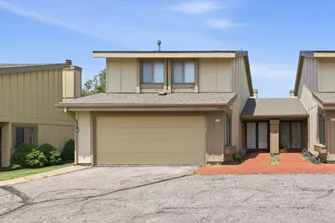 8201 E Harry St #1001, Wichita, KS 67207