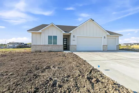 5503 N Toben Ct, Bel Aire, KS 67226