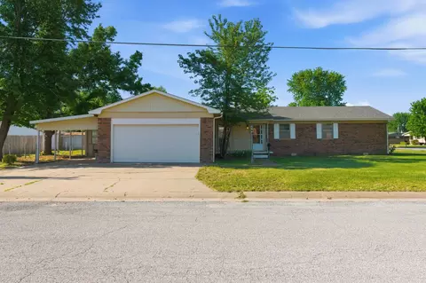 1214 Edgewood, Wellington, KS 67152