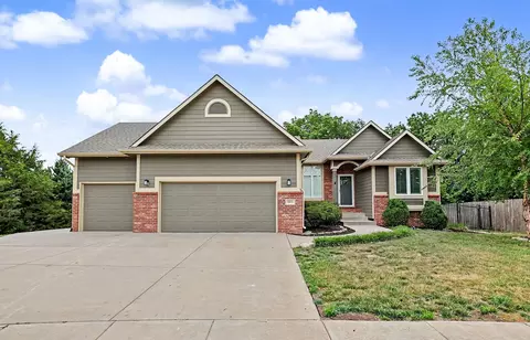 1042 N Beau Jardin Cir, Derby, KS 67037