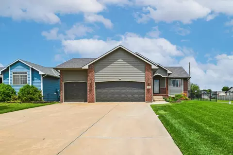 544 E 6th Ave, Cheney, KS 67025