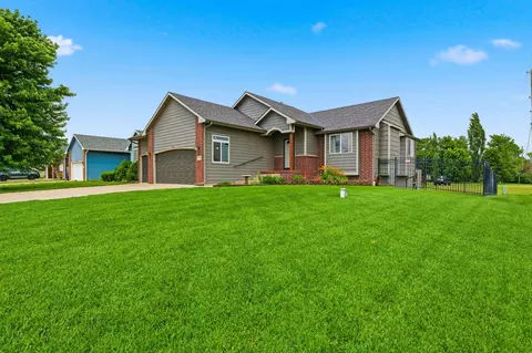 Exterior - 544 E 6th Ave, Cheney, KS 67025 photo 9 of 9