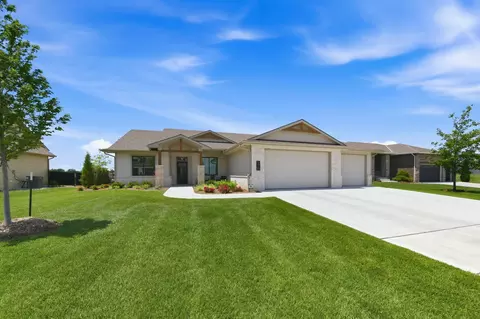 5926 E Forbes Ct, Bel Aire, KS 67220
