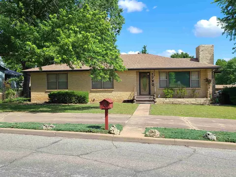 1720 Simpson, Winfield, KS 67156