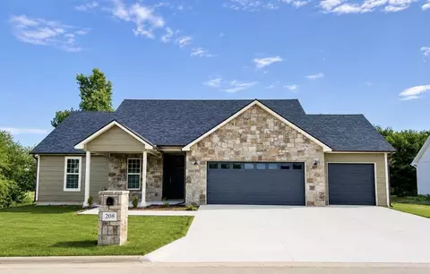 208 Castle Pines Dr, Arkansas City, KS 67005