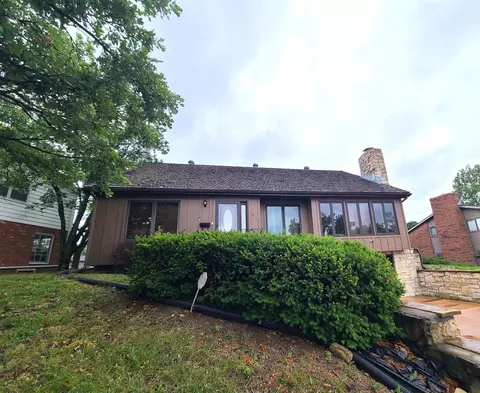 1950 Ridglea Dr, Salina, KS 67401
