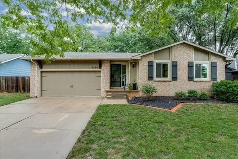 2206 N Basswood Ct, Derby, KS 67037