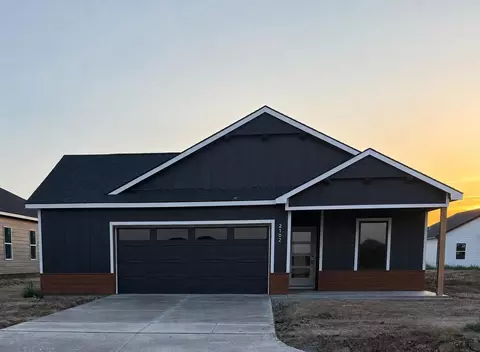 2102 S Colt Pl, Haysville, KS 67060