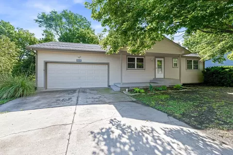 636 Dublin Dr, Andover, KS 67002