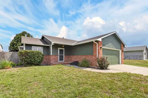 1744 N Country Walk Ln, Mulvane, KS 67110