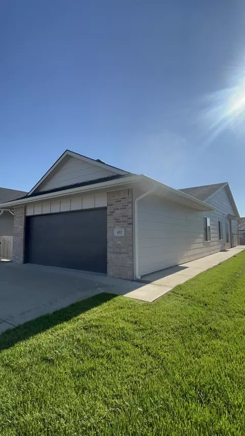 2605 W 55th St N, Wichita, KS 67204