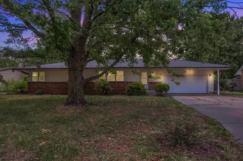 13 Sunset, Hesston, KS 67062