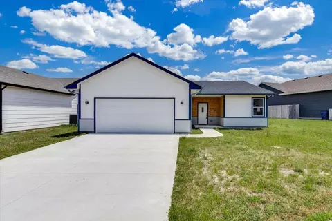 720 N Redbud Ave, Valley Center, KS 67147