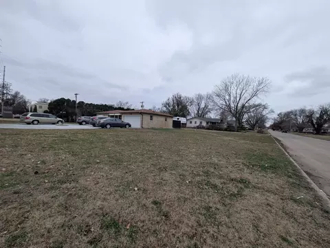 2747 S Seneca St, Wichita, KS 67217
