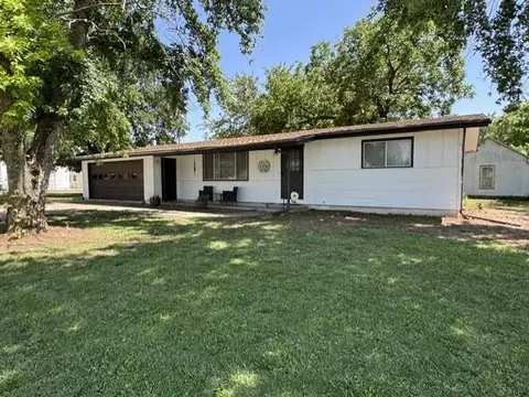 107 W Fourth St, Delphos, KS 67436