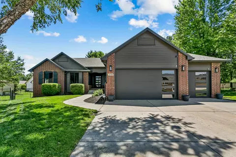 3106 N Lakecrest Cir, Wichita, KS 67205