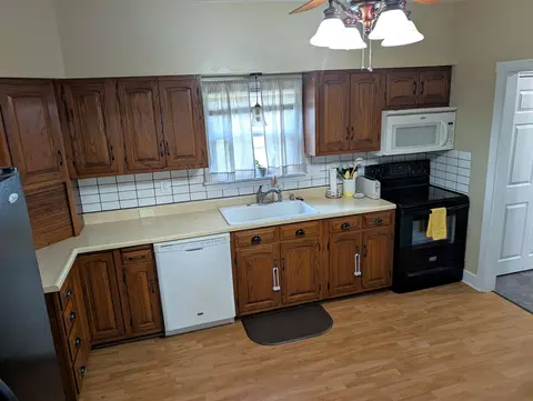 Kitchen - 205 E 4th St, Solomon, KS 67480 photo 2 of 3