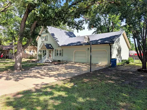 Exterior - 205 E 4th St, Solomon, KS 67480 photo 1 of 4