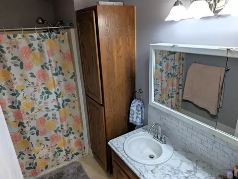 Bath - 205 E 4th St, Solomon, KS 67480 photo 3 of 3